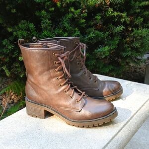 Madden Girl Women's Gamer Lace-Up Boot Size 9. EUC